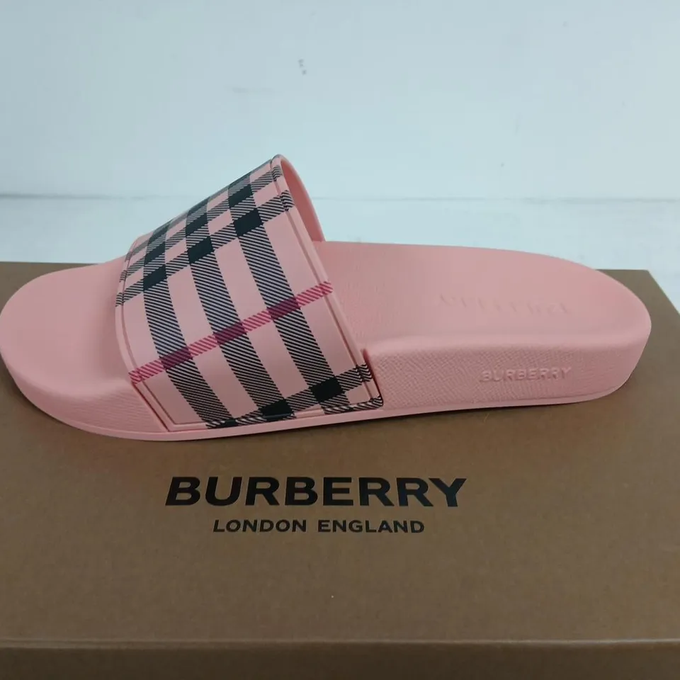 BURBERRY PINK PLAID SLIDE SANDALS – WOMEN’S UK 6