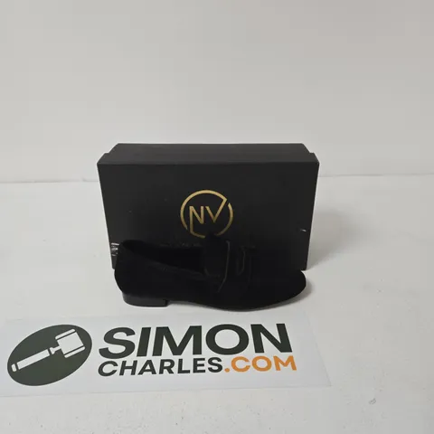 NV VELVET SLIP-ON SHOES - UK SIZE 6