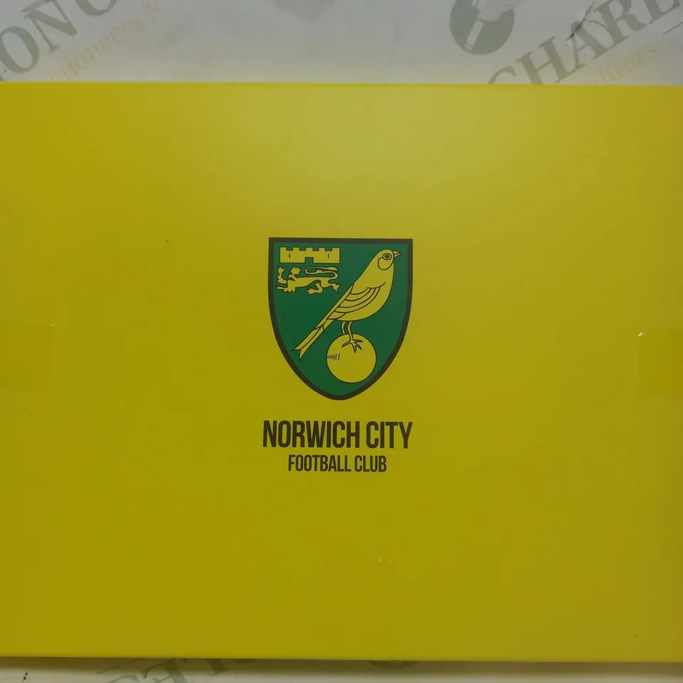 NORWICH CITY CFC SCARF BOX