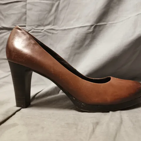 PAIR OF MONSOON CLOSED TOE SLIP-ON HEELED SHOES IN CHOCOLATE BROWN SIZE UNSPECIFIED