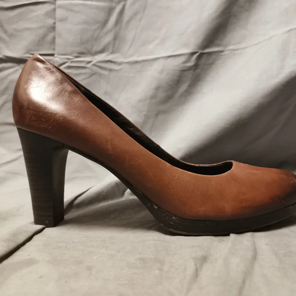 PAIR OF MONSOON CLOSED TOE SLIP-ON HEELED SHOES IN CHOCOLATE BROWN SIZE UNSPECIFIED