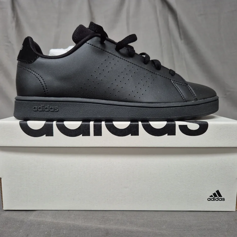 BOXED PAIR OF ADIDAS ADVANTAGE KID'S SHOES IN BLACK UK SIZE 6.5