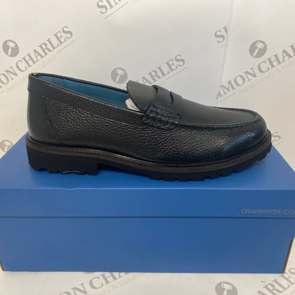 BOXED PAIR OF OSWIN HYDE SHOES SIZE 8