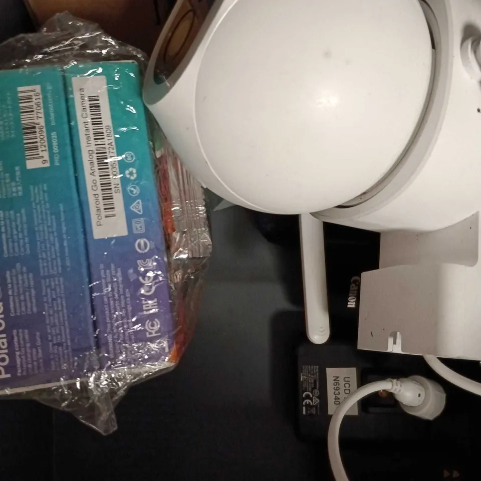 APPROXIMATELY 10 ASSORTED CAMERA ACCESSORIES TO INCLUDE SECURITY CAMERA, HOLDER, COLOUR PRINTS ETC 