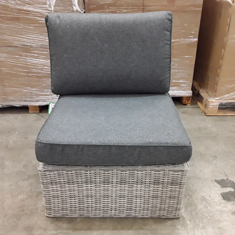 BOXED MIDDLE SOFA CHAIR - LIGHT GREY 