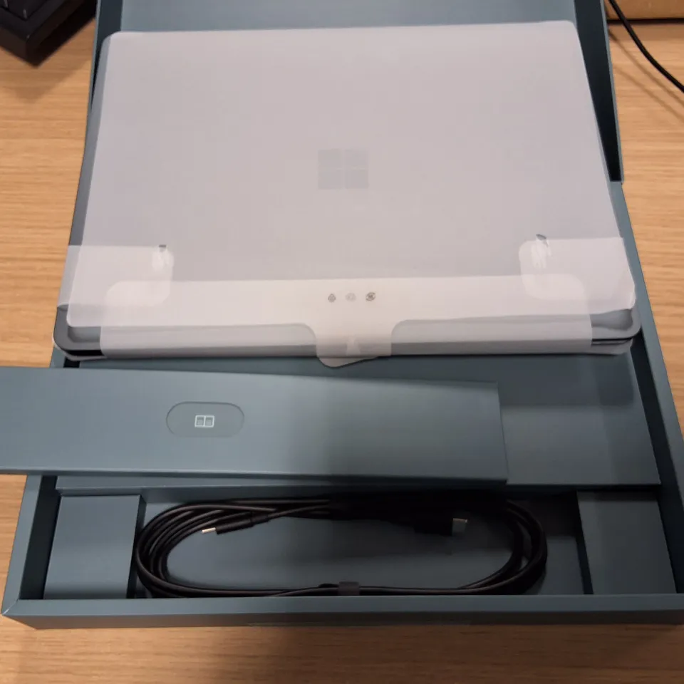 BOXED MICROSOFT SURFACE LAPTOPS 13"1ST EDITION 16GB/512GB IN OCEAN - 2095