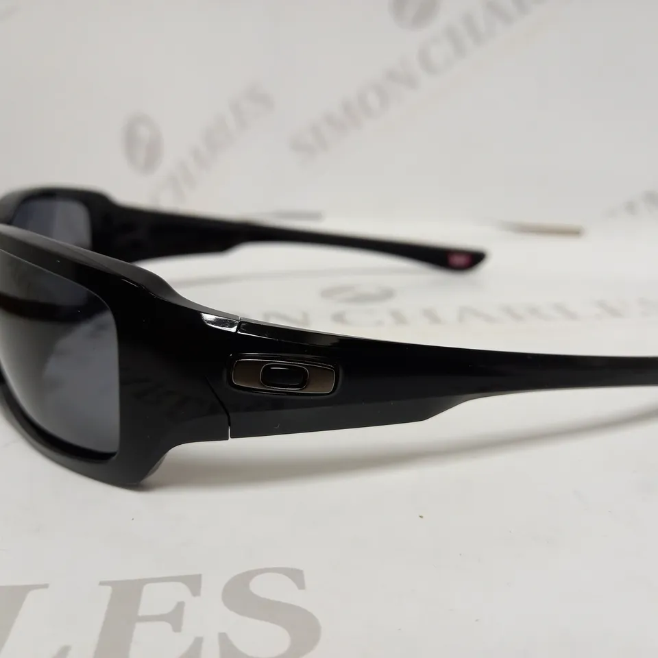 OAKLEY FIVES SQUARE SUNGLASSES RRP £85