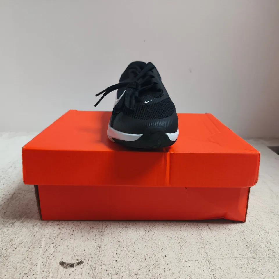 BOXED PAIR OF NIKE STAR RUNNER 5 TRAINERS IN BLACK/WHITE SIZE UK 3