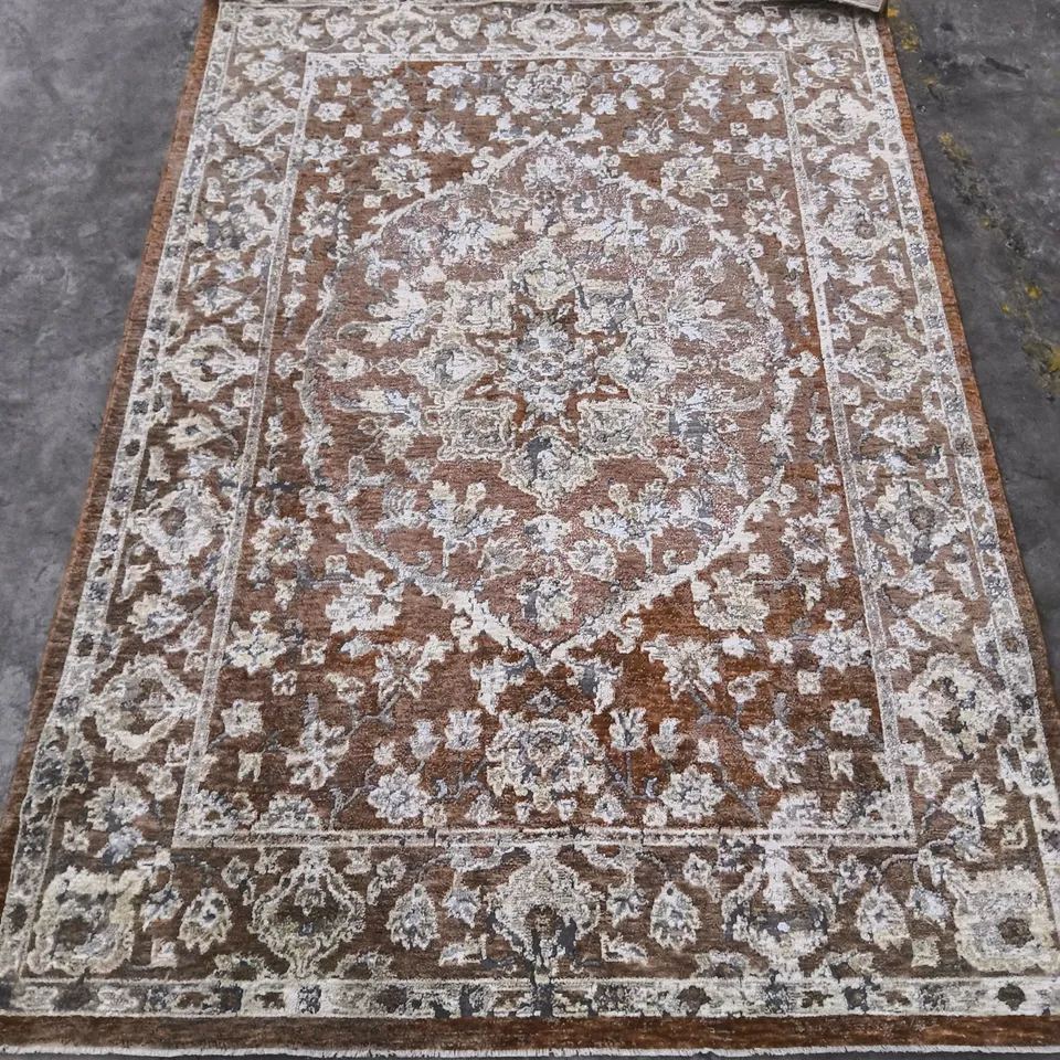 ORIENTAL-STYLE BROWN AREA RUG WITH CREAM FLORAL PATTERN (155X230CM)