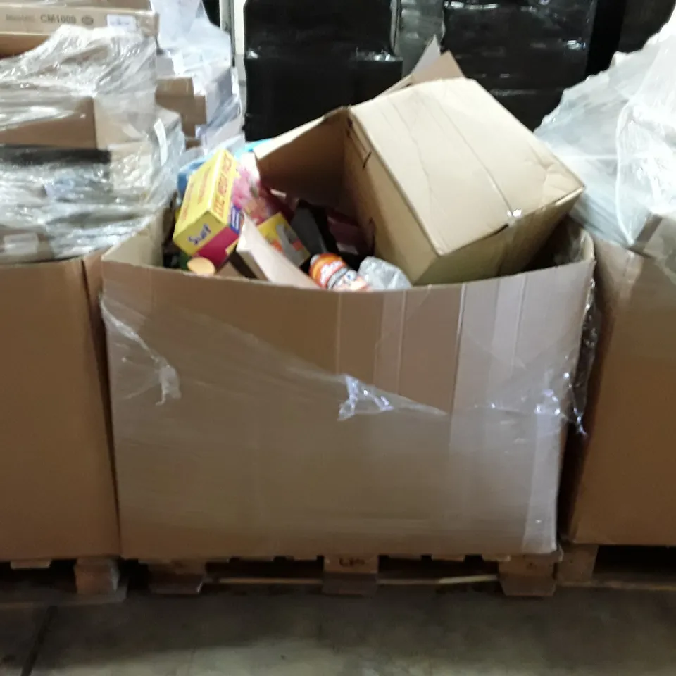 PALLET CONTAINING AN ASSORTMENT OF HOUSEHOLD CLEANING ITEMS TO INCLUDE WASHING POWDER, HAND SOAP AND SHAMPOO ECT 
