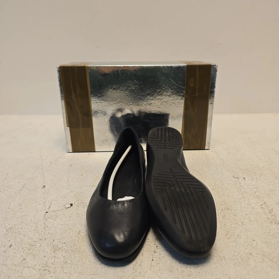 ECCO WOMEN'S LEATHER BALLET FLATS – UK 4 (EU 37) – BOXED