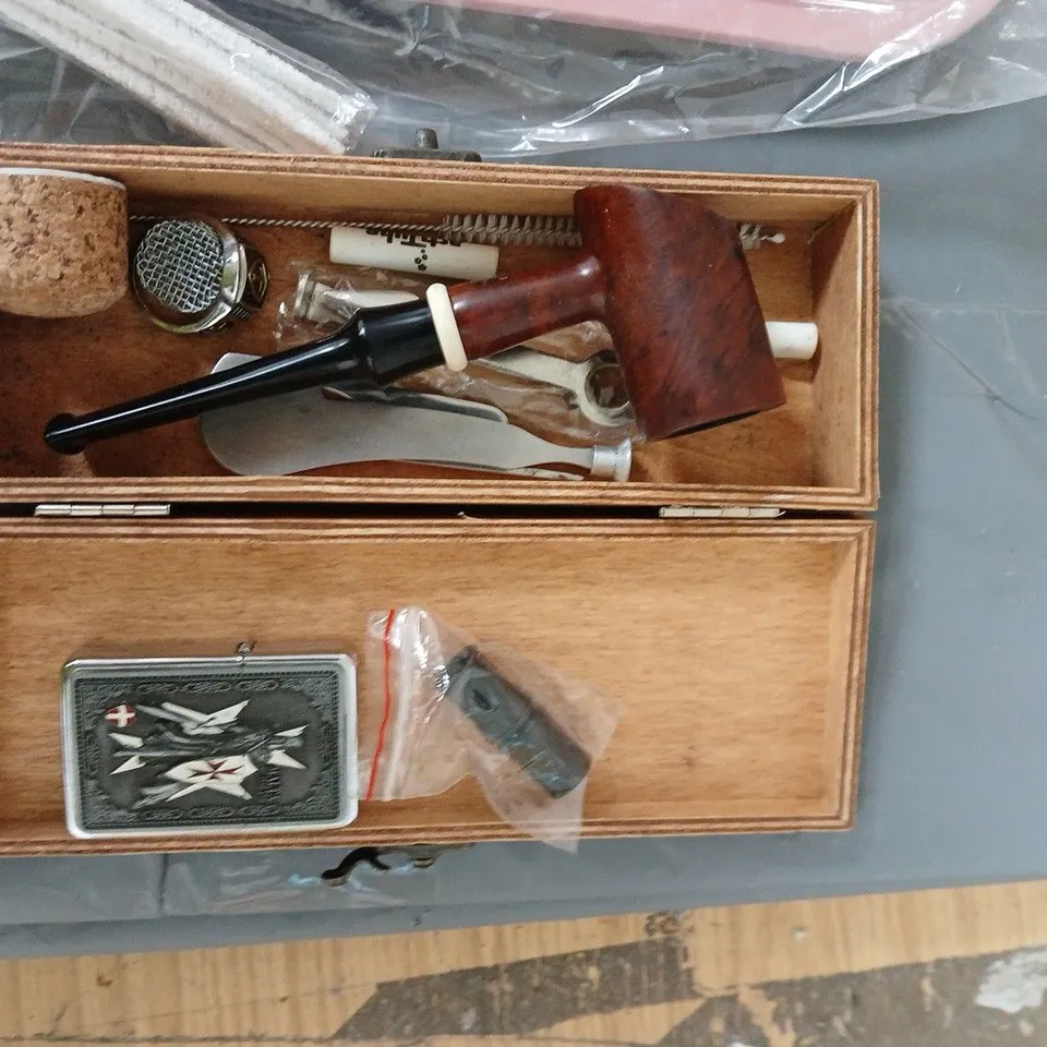 VINTAGE SMOKING PARAPHERNALIA SET: WOODEN TOBACCO PIPE WITH CASE, STORZ & BICKEL KIT, ROLLING PAPERS (RIZLA & QUALITY PAPERS) AND ACCESSORIES