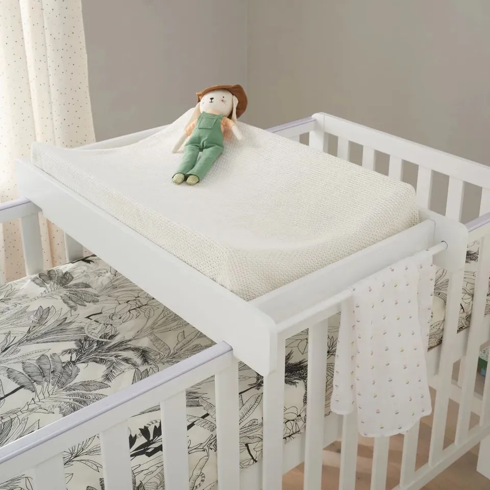 BOXED TUTTI BAMBINI UNIVERSAL COT TOP CHANGER - WHITE (1 BOX)