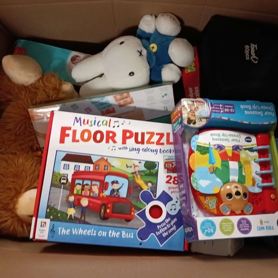 APPROXIMATELY 15 ASSORTED TOYS, GAMES, GIFTS AND NOVELTIES TO INCLUDE VTECH FOUR SEASONS DRESS-UP BOOK, GALT NUMBER PUZZLES, MUSICAL FLOOR PUZZLES, ETC - COLLECTION ONLY