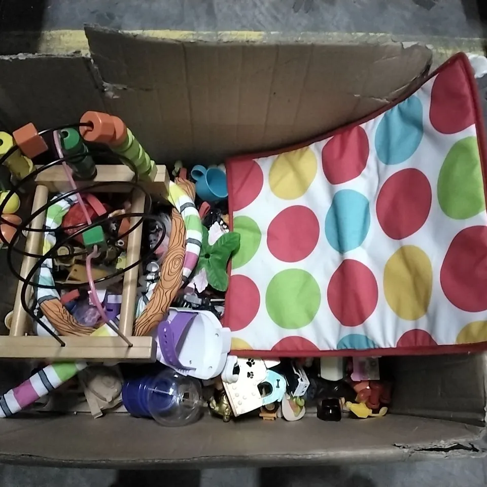 BOX CONTAINING LARGE AMOUNT OF CHILDREN'S TOYS