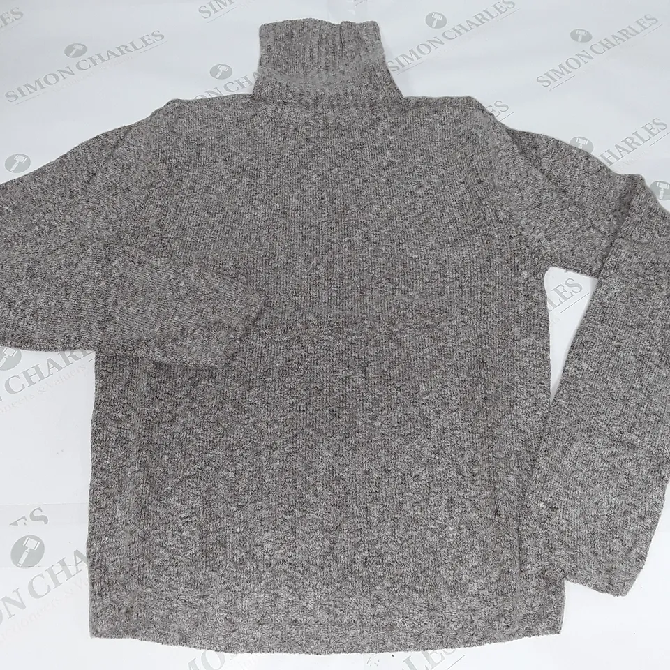LOT OF APPROXIMATELY 30 BROWN POLO JUMPERS  - SIZE UNSPECIFIED 