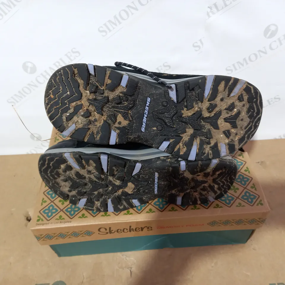 BOXED PAIR OF SKECHERS- SIZE 5