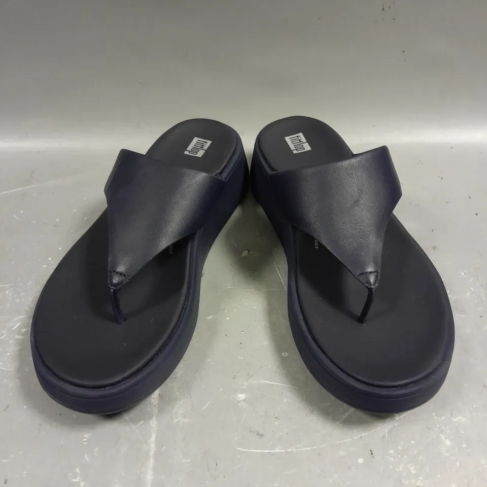 PAIR OF FITFLOP F-MODE LEATHER FLATFORM SANDALS - 6.5