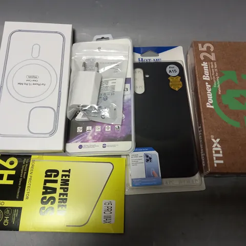 APPROXIMATELY 30 ASSORTED SMARTPHONE ACCESSORIES TO INCLUDE SCREEN PROTECTORS, CHARGING CABLES, PROTECTIVE CASES ETC