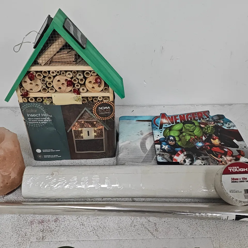 PALLET OF ASSORTED HOUSEHOLD ITEMS TO INCLUDE SOLAR INSECT HOUSES, SUPER HERO MULTI-PACKS, AVENGERS SEAT TOPS AND DECORATIVE VASE