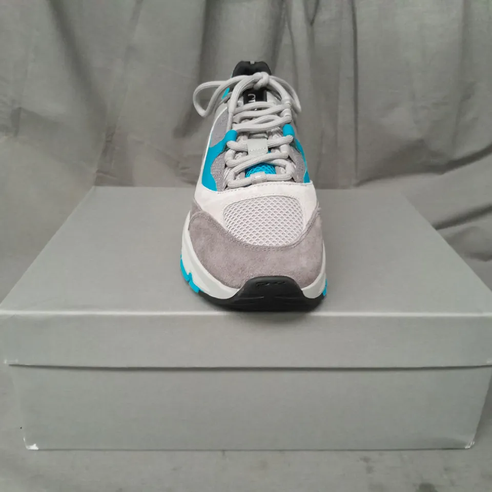 BOXED PAIR OF CLEENS AERO RUNNER SHOES IN GREY/TURQUOISE UK SIZE 10