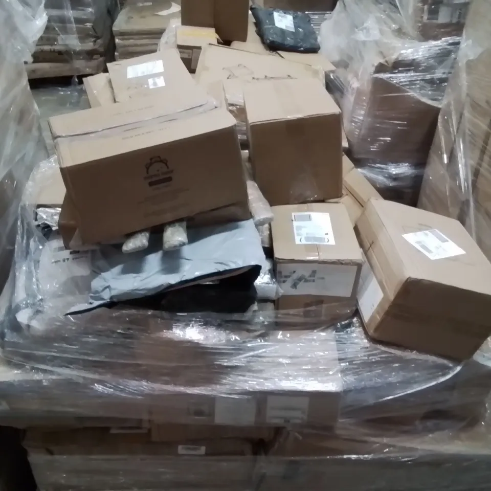 PALLET CONTAINING VARIOUS ASSORTED BOXED ITEMS TO INCLUDE: CORDLESS VACUUM CLEANERS, JUICER, SOFA BED PARTS, METAL SAFE AND LOTS MORE UNMARKED BOXED ITEMS 