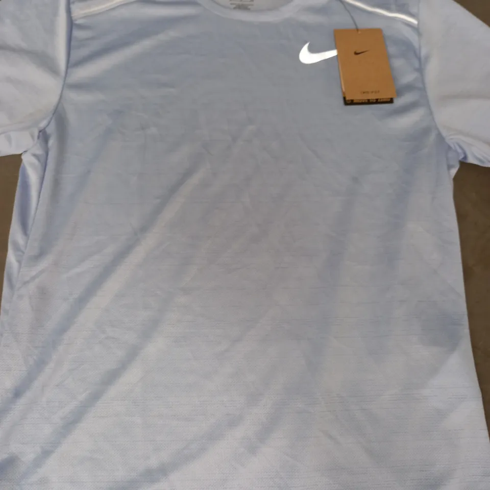 NIKE DRI-FIT TOP IN LIGHT BLUE SIZE SMALL