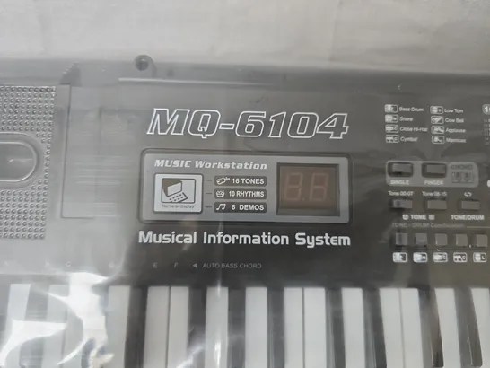 Lot 7046: MQ-6104 MUSIC WORKSTATION KEYBOARD – MUSICAL INFORMATION ...