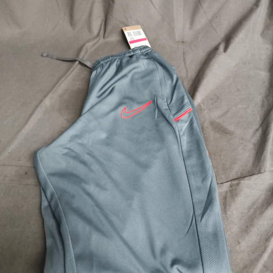 NIKE LOGO CASUAL TRACKSUIT BOTTOMS - SIZE L