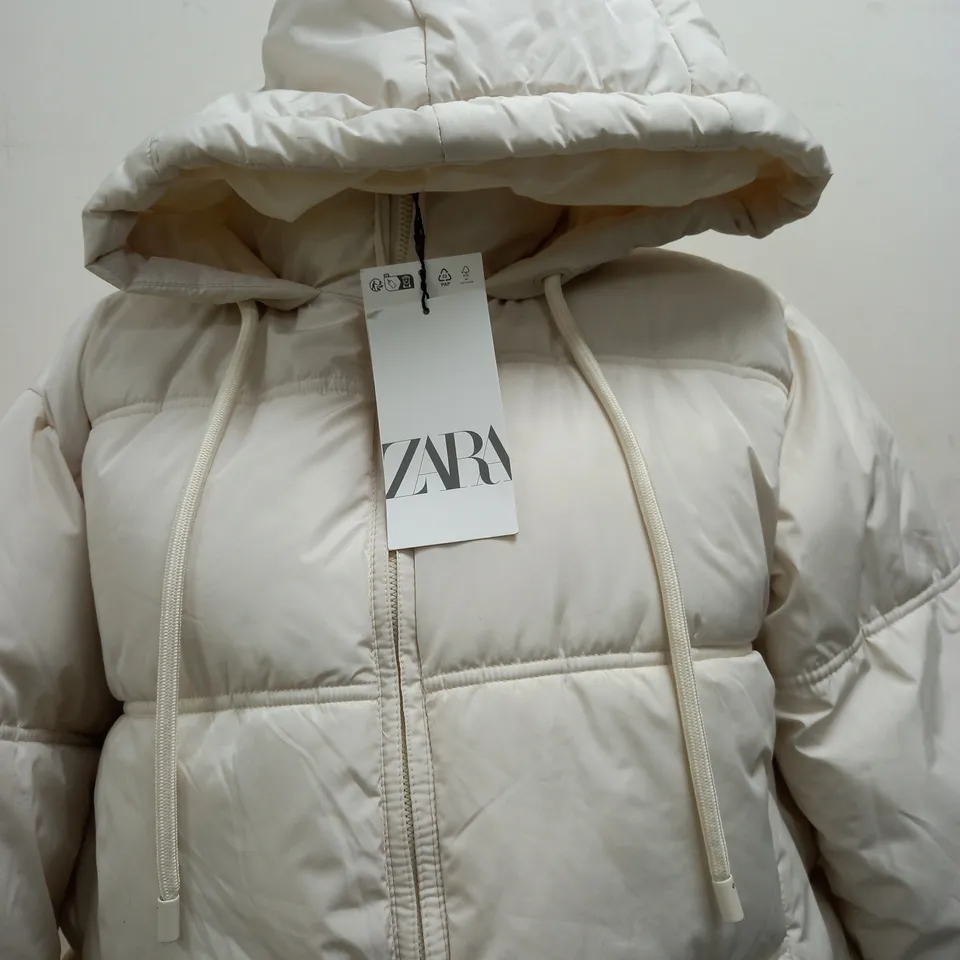 ZARA CROPPED BUBBLE COAT IN WHITE - SMALL