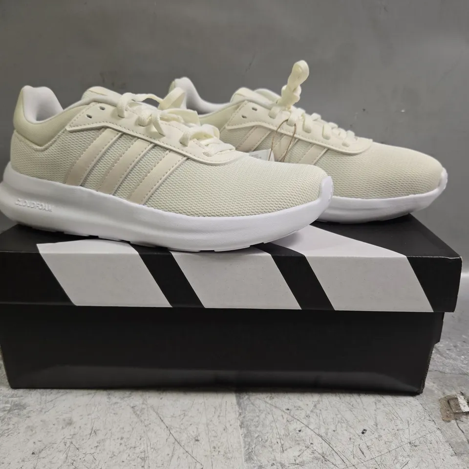 BOXED PAIR OF ADIDAS LITE RACER 4.0 TRAINERS IN CREAM SIZE UK 6