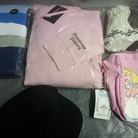 APPROXIMATELY 15 ASSORTED CHILDRENS CLOTHING RANGING FROM 10-15 YEARS PRODUCTS TO INCLUDE - HOODIE , SOCKS , HAT ETC