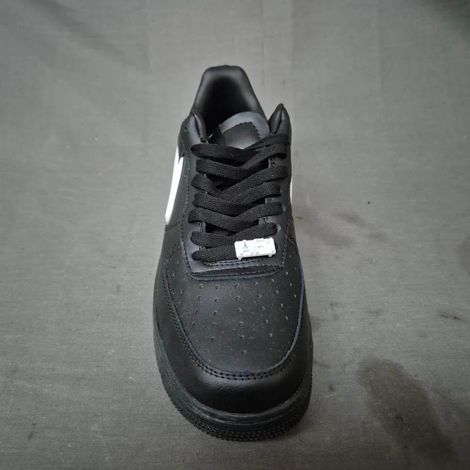 BOXED PAIR OF NIKE AMBUSH AIR FORCE 1 '07 SHOES IN BLACK/WHITE UK SIZE 8.5