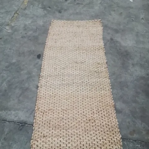 QUALITY DESIGNER AREA RUG - APPROXIMATELY 160X60CM