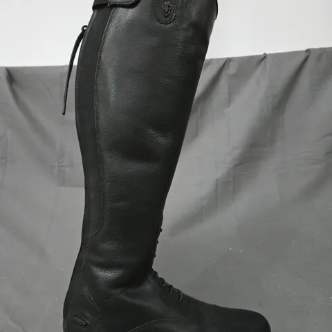 BOXED PAIR OF MORETTA ALBINA KNEE-HIGH BOOTS IN BLACK UK SIZE 4