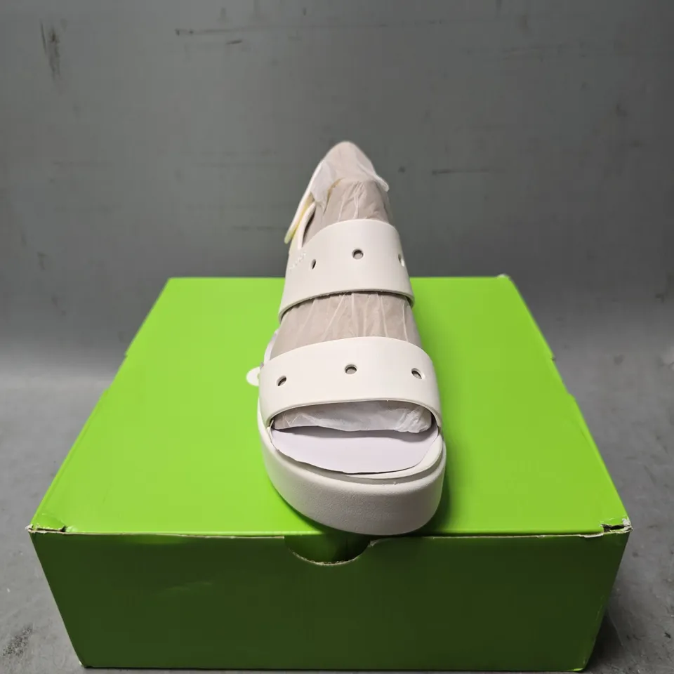 BOXED CROCS BROOKLYN 4U WHITE SANDAL  - SIZE UK 6 