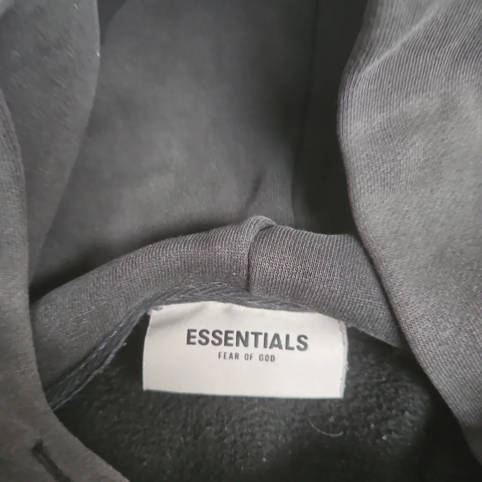 FEAR OF GOD ESSENTIALS HOODIE – TAR PIT GREY 