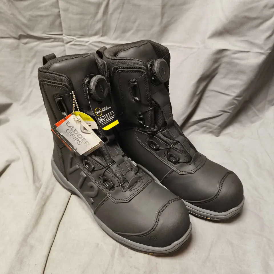 V12 FOOTWEAR VANGUARD SAFETY BOOTS IN BLACK - 8