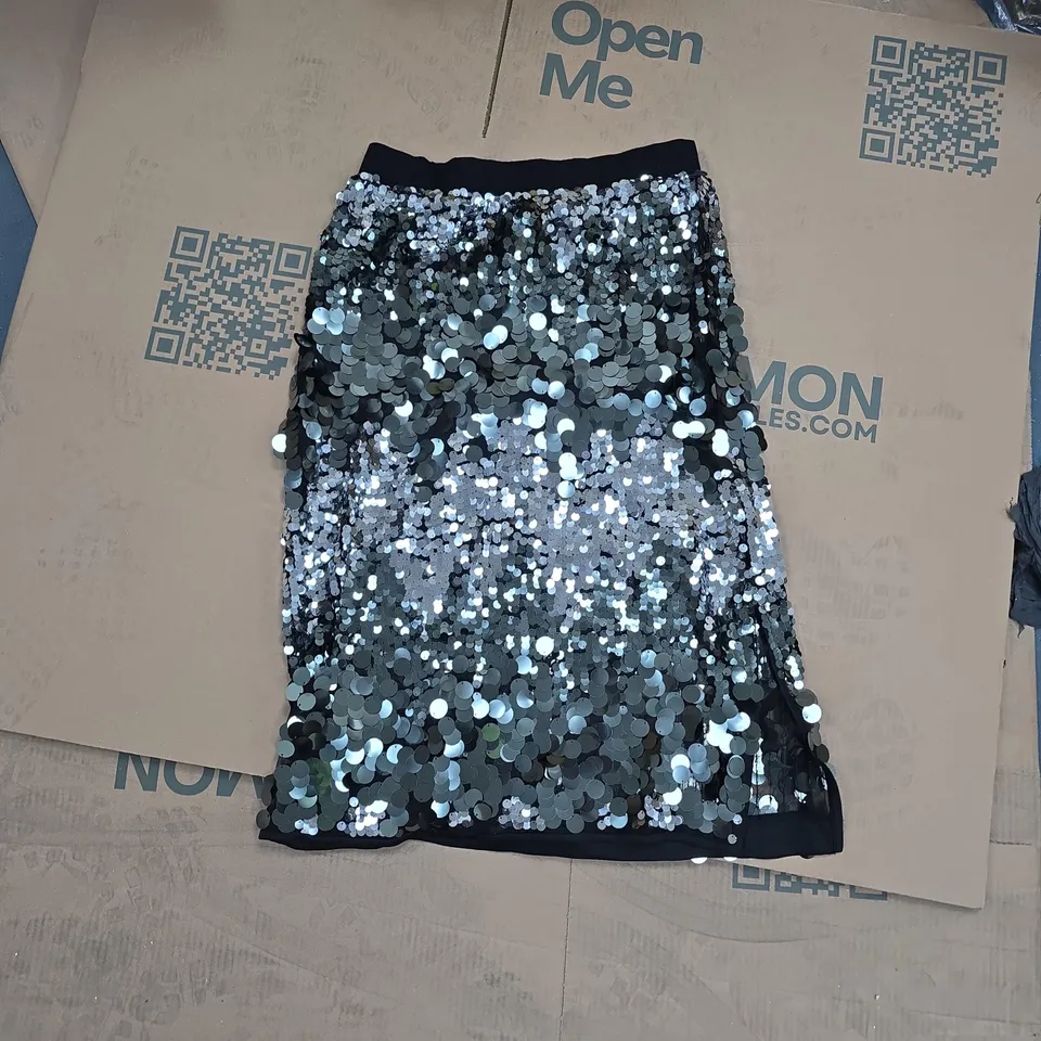 DANNII MINOGUE PETITES SEQUINNED PENCIL SKIRT – BLACK & SILVER SIZE MEDIUM PETITE 