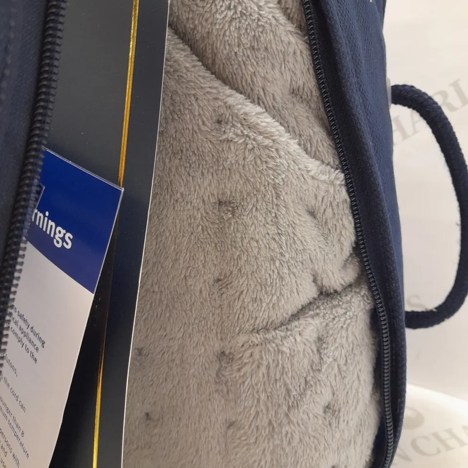 SILENT NIGHT HEATED THROW - GREY 