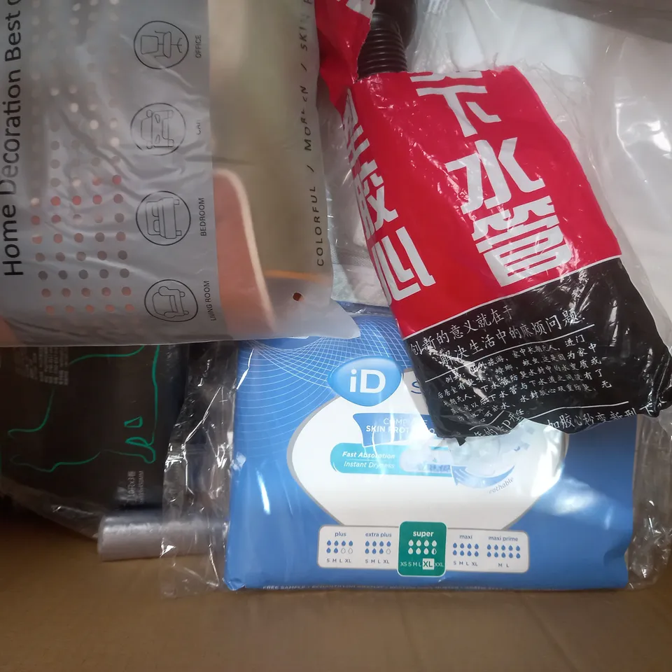 BOX OF APPROXIMATELY 20 ASSORTED HOUSEHOLD ITEMS TO INCLUDE DOG FOOT CLEANER, CHANGING MAT LINERS, ECO-KITCHEN FAUCET, ETC