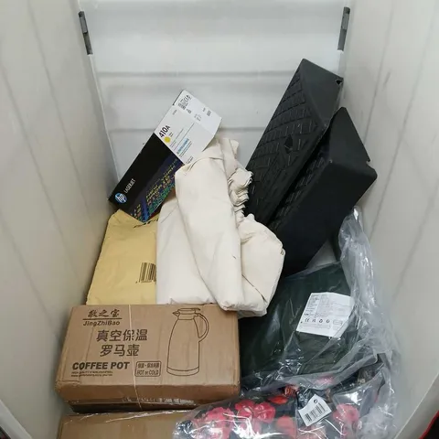 CAGE OF APPROXIMATELY 15 ASSORTED HOUSEHOLD ITEMS TO INCLUDE - BANKERS BOX BAGS, TARPAULINS, AND COFFEE POT ETC. - COLLECTION ONLY