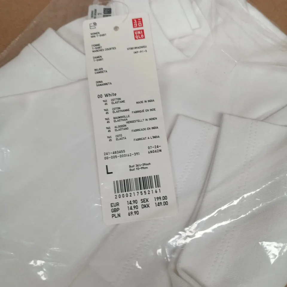 Uniqlo White Women's T-Shirt - Size L