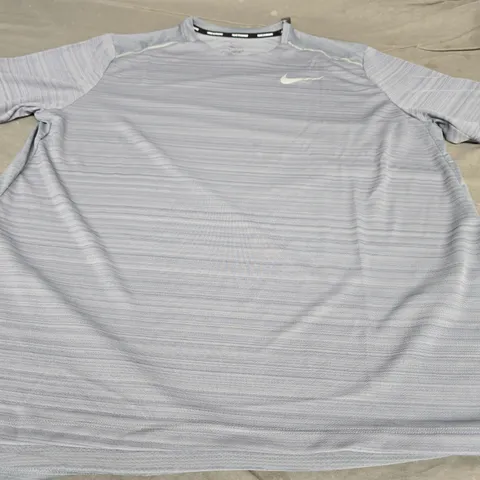 NIKE STRIPE LOGO T-SHIRT, GREY - UK SIZE XL