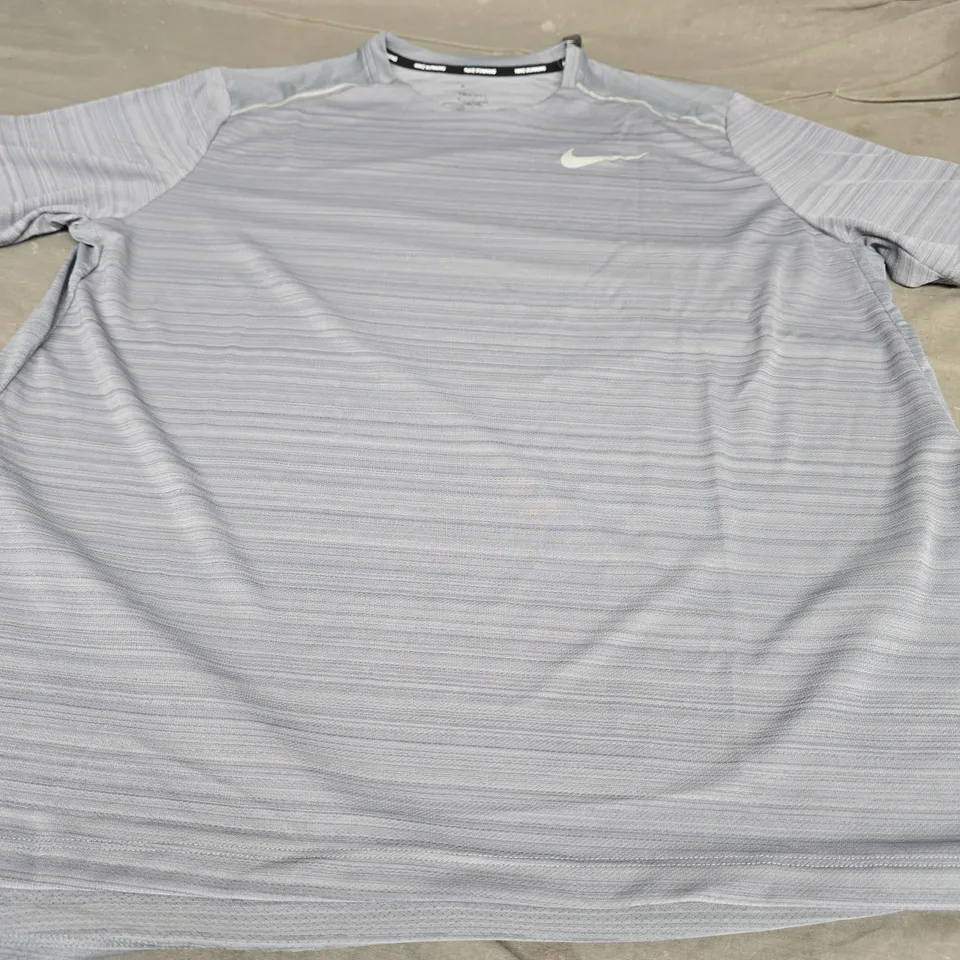 NIKE STRIPE LOGO T-SHIRT, GREY - UK SIZE XL
