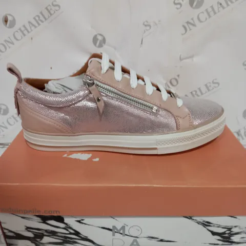 MODA IN PELLE NUDE/ROSE FIZZALI TRAINERS - SIZE 7