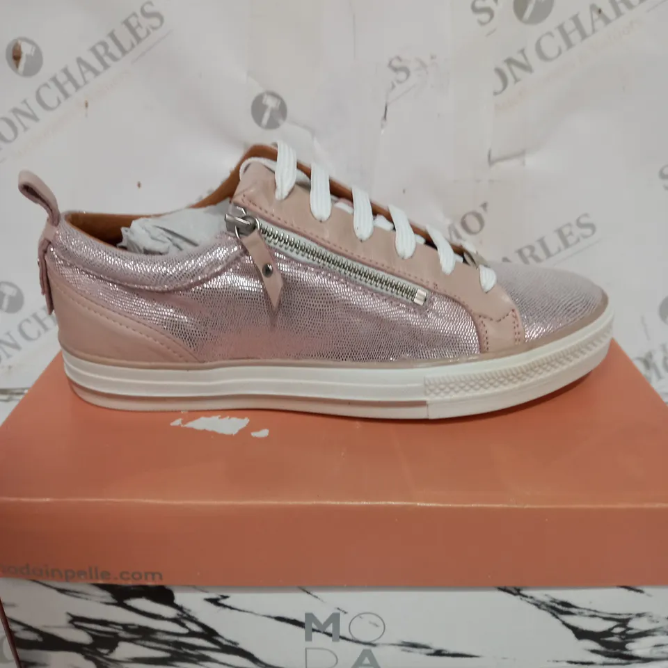 MODA IN PELLE NUDE/ROSE FIZZALI TRAINERS - SIZE 7