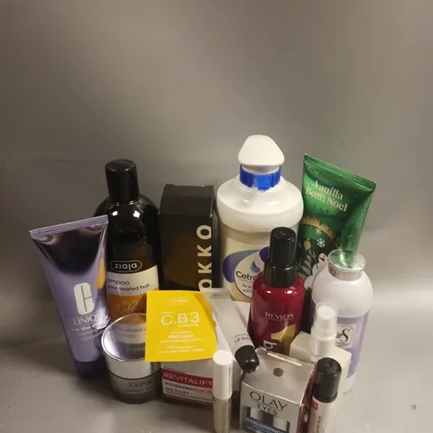 BOX OF APPROXIMATELY 15 COSMETIC ITEMS TO INCLUDE - CETRABEN NATURAL OATMEAL CREAM - L'OREAL REVITALIFT CREAM - CLINIQUE FACIAL CLEANSING MOUSSE ETC 