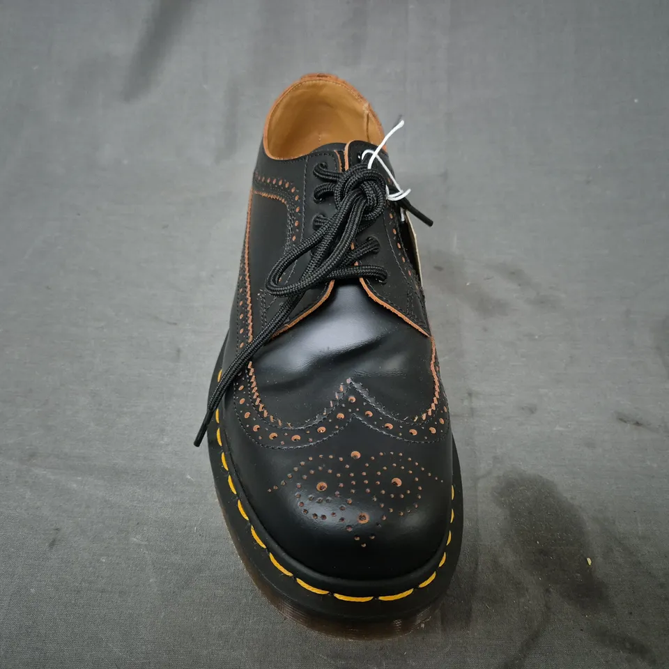 BOXED PAIR OF DR MARTENS SHOES IN BLACK UK SIZE 9.5