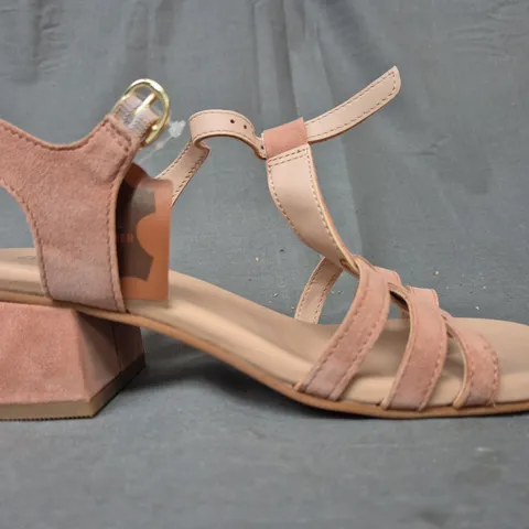 BOXED PAIR OF DEICHMANN 5TH AVENUE OPEN TOE LOW BLOCK HEEL SANDALS IN PINK EU SIZE 39